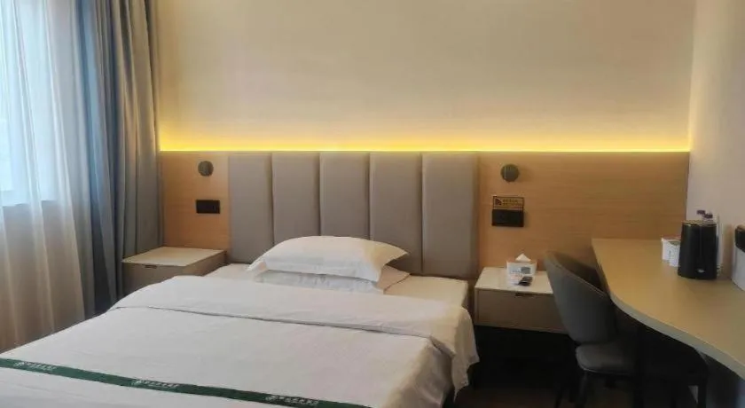 Bed in GreenTree Inn Suzhou Wujiang Zhenze Town Zhennan Road Express Hotel