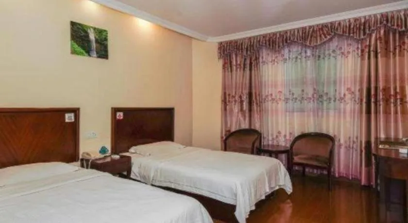 Bed in GreenTree Inn Suzhou Wujiang Zhenze Town Zhennan Road Express Hotel