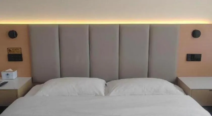 Bed in GreenTree Inn Suzhou Wujiang Zhenze Town Zhennan Road Express Hotel