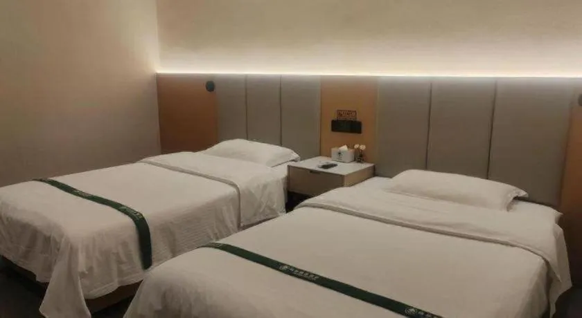 Bed in GreenTree Inn Suzhou Wujiang Zhenze Town Zhennan Road Express Hotel
