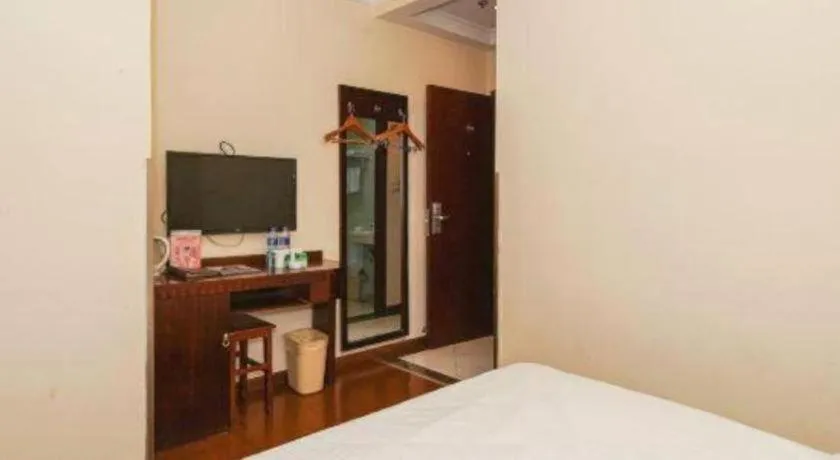 Bed in GreenTree Inn Suzhou Wujiang Zhenze Town Zhennan Road Express Hotel