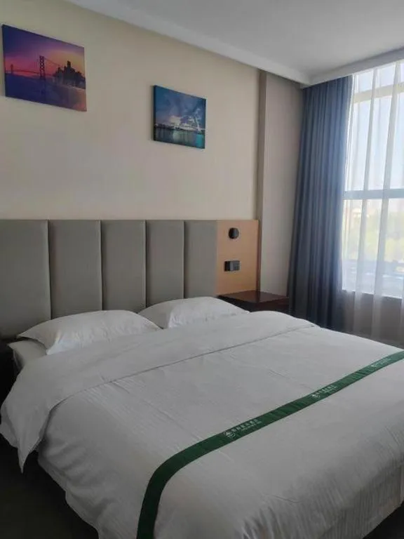 Bed in GreenTree Inn Suzhou Wujiang Zhenze Town Zhennan Road Express Hotel