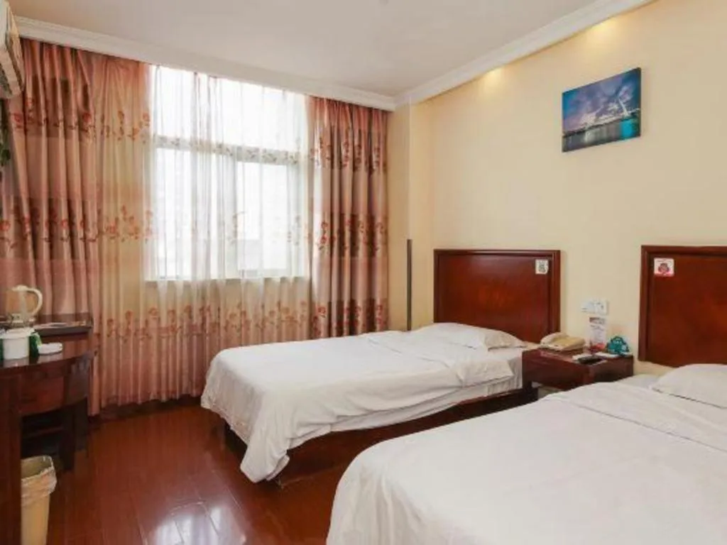 Bed in GreenTree Inn Suzhou Wujiang Zhenze Town Zhennan Road Express Hotel