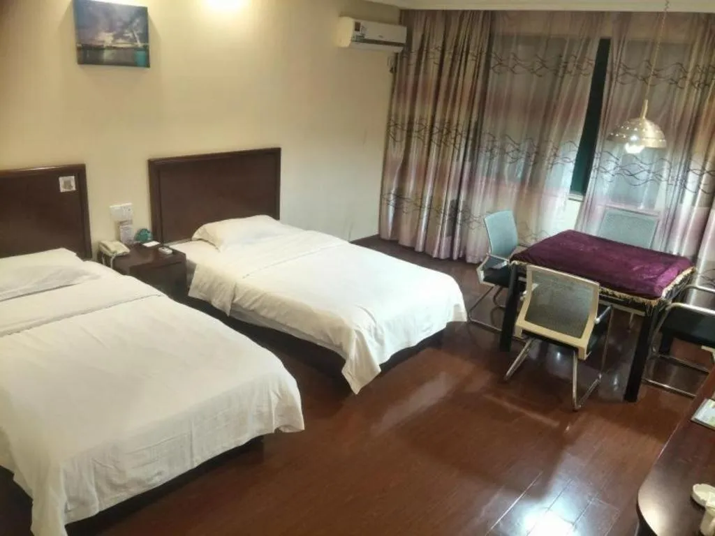 Bed in GreenTree Inn Suzhou Wujiang Zhenze Town Zhennan Road Express Hotel