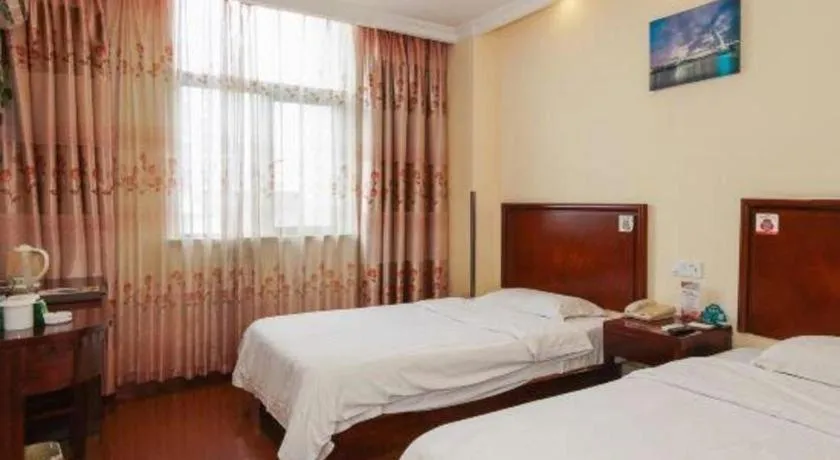 Bed in GreenTree Inn Suzhou Wujiang Zhenze Town Zhennan Road Express Hotel