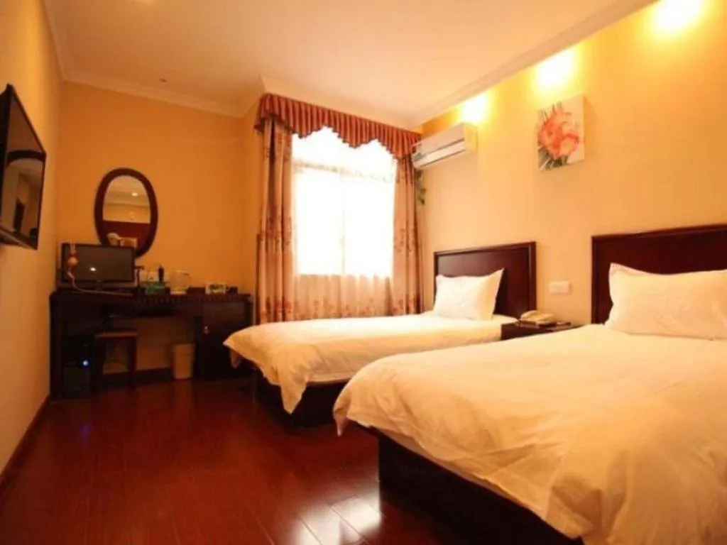 Bed in GreenTree Inn Suzhou Wujiang Zhenze Town Zhennan Road Express Hotel