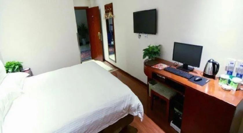 Bed in GreenTree Inn Beijing Miyun Changcheng Huandao Express Hotel