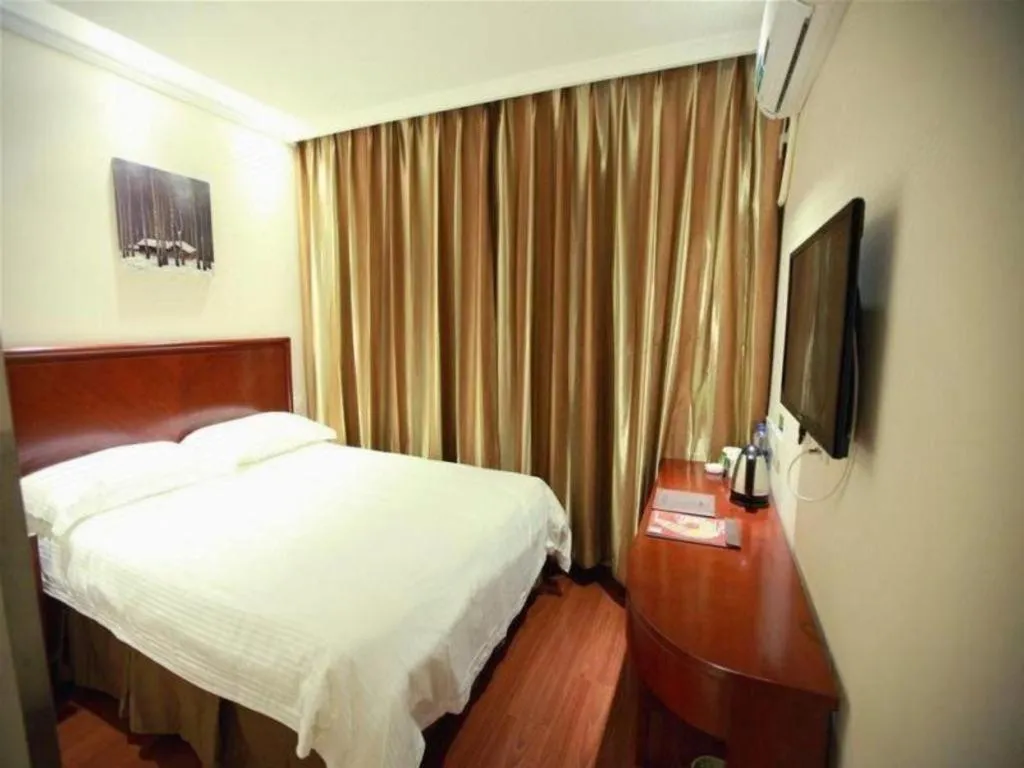 Bed in GreenTree Inn Beijing Miyun Changcheng Huandao Express Hotel