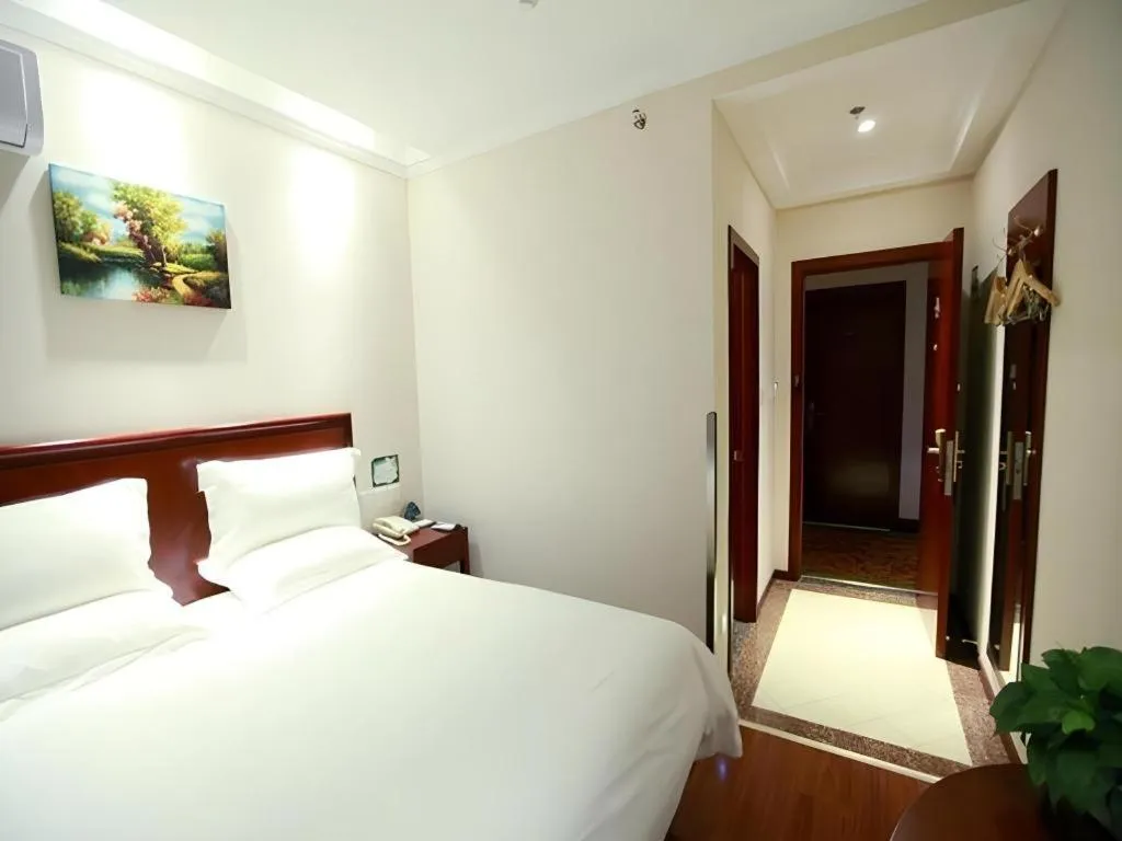 Bed in GreenTree Inn Beijing Miyun Changcheng Huandao Express Hotel