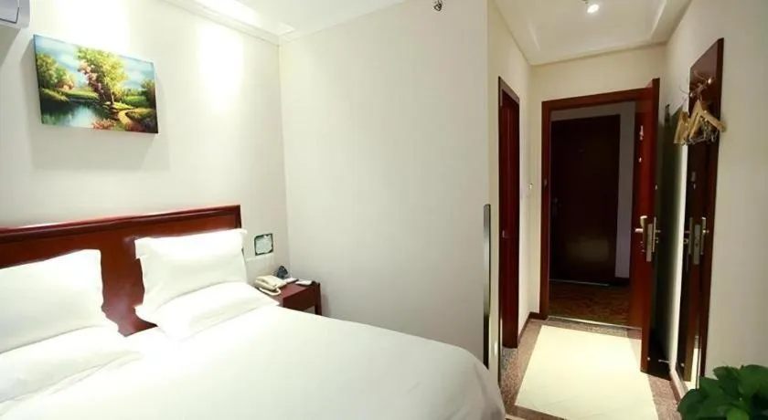 Bed in GreenTree Inn Beijing Miyun Changcheng Huandao Express Hotel