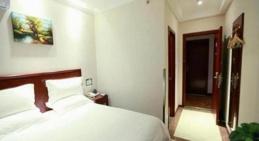 Bed in GreenTree Inn Beijing Miyun Changcheng Huandao Express Hotel