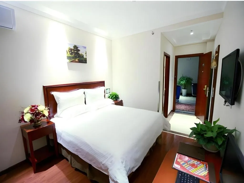 Bed in GreenTree Inn Beijing Miyun Changcheng Huandao Express Hotel