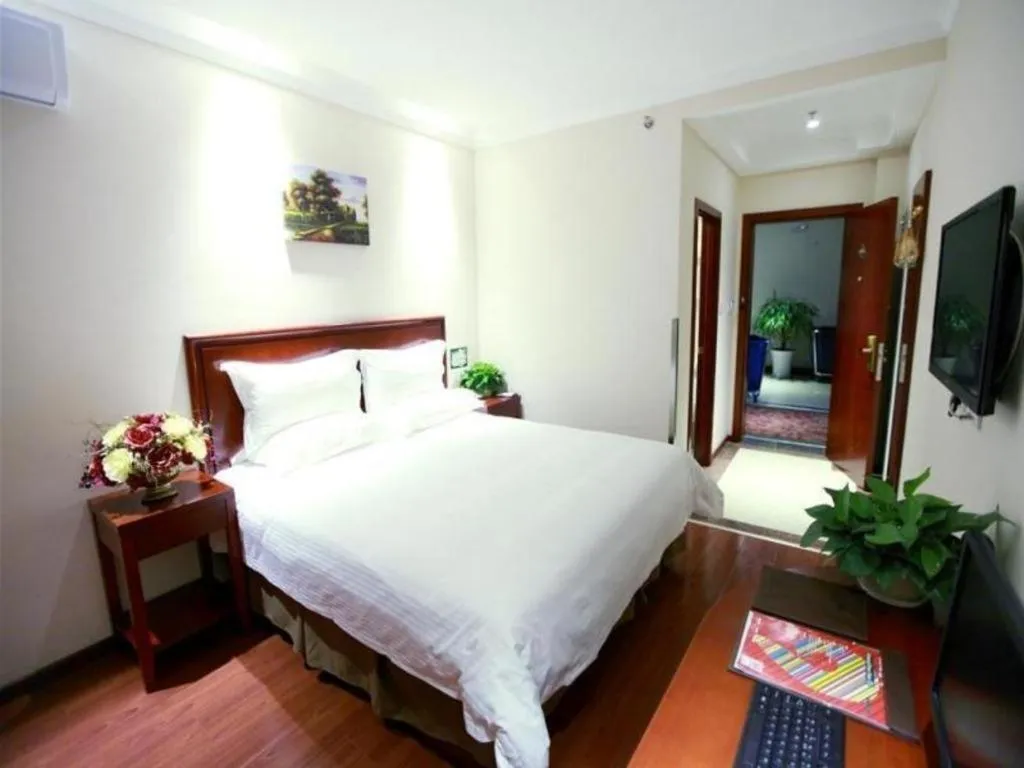 Bed in GreenTree Inn Beijing Miyun Changcheng Huandao Express Hotel