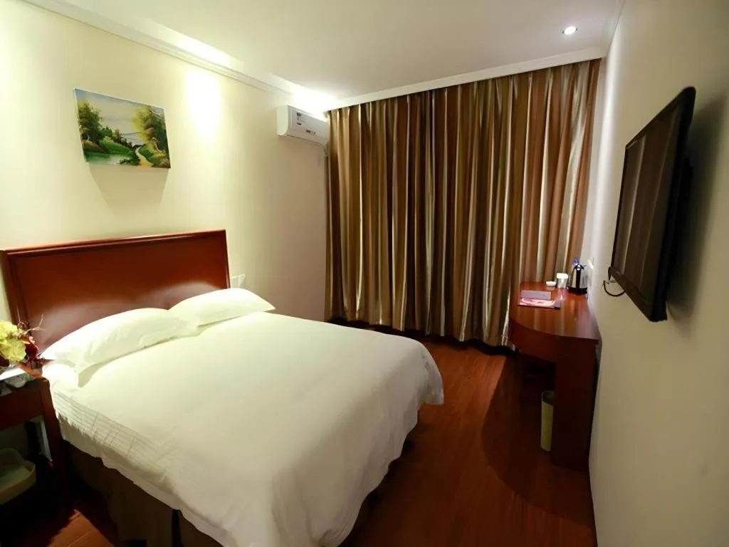 Bed in GreenTree Inn Beijing Miyun Changcheng Huandao Express Hotel