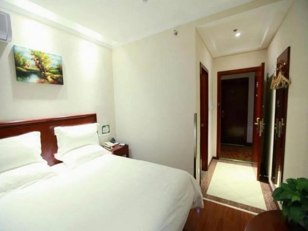Bed in GreenTree Inn Beijing Miyun Changcheng Huandao Express Hotel