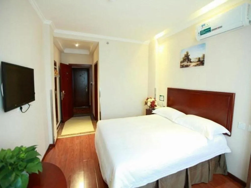 Bed in GreenTree Inn Beijing Miyun Changcheng Huandao Express Hotel