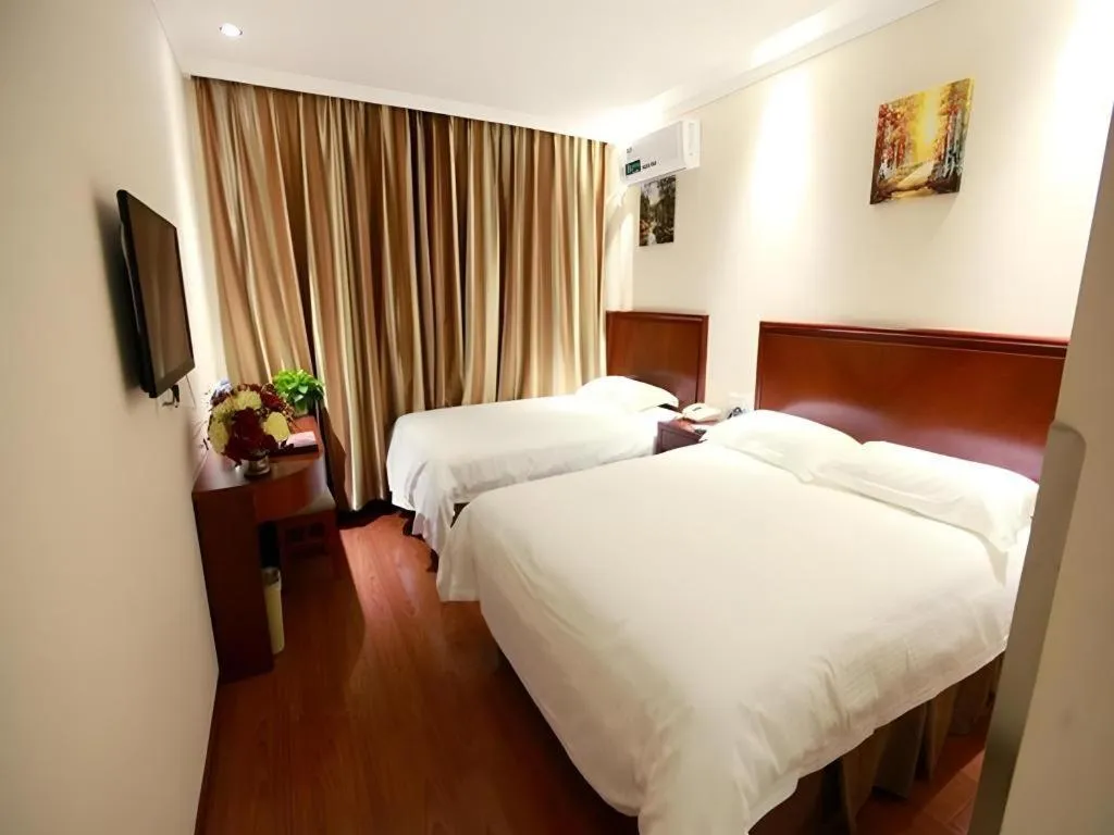 Bed in GreenTree Inn Beijing Miyun Changcheng Huandao Express Hotel