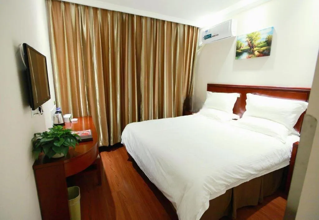 Bed in GreenTree Inn Beijing Miyun Changcheng Huandao Express Hotel