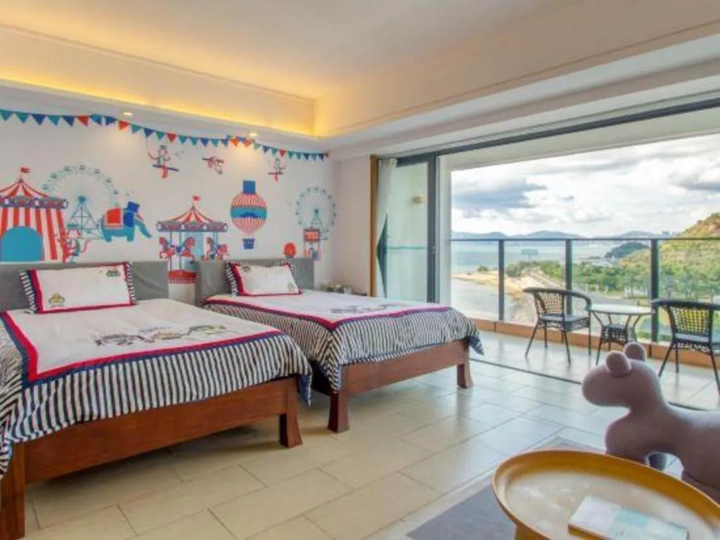 Bed in Island Skylight Resort