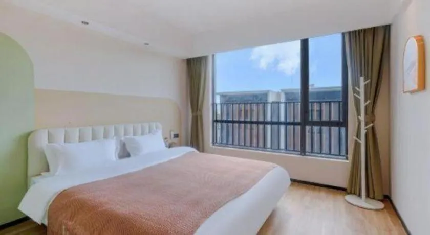 Bed in Island Skylight Resort