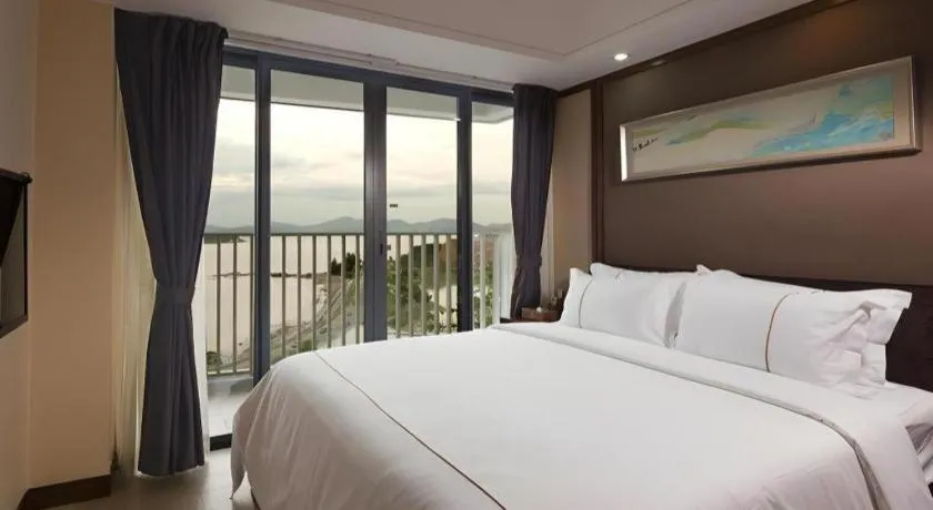 Bed in Island Skylight Resort