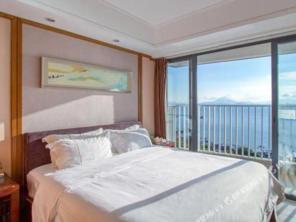 Bed in Island Skylight Resort