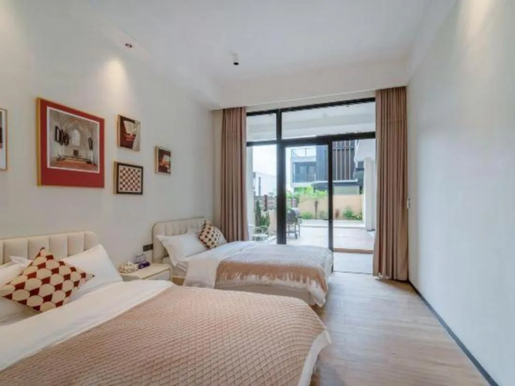 Bed in Island Skylight Resort