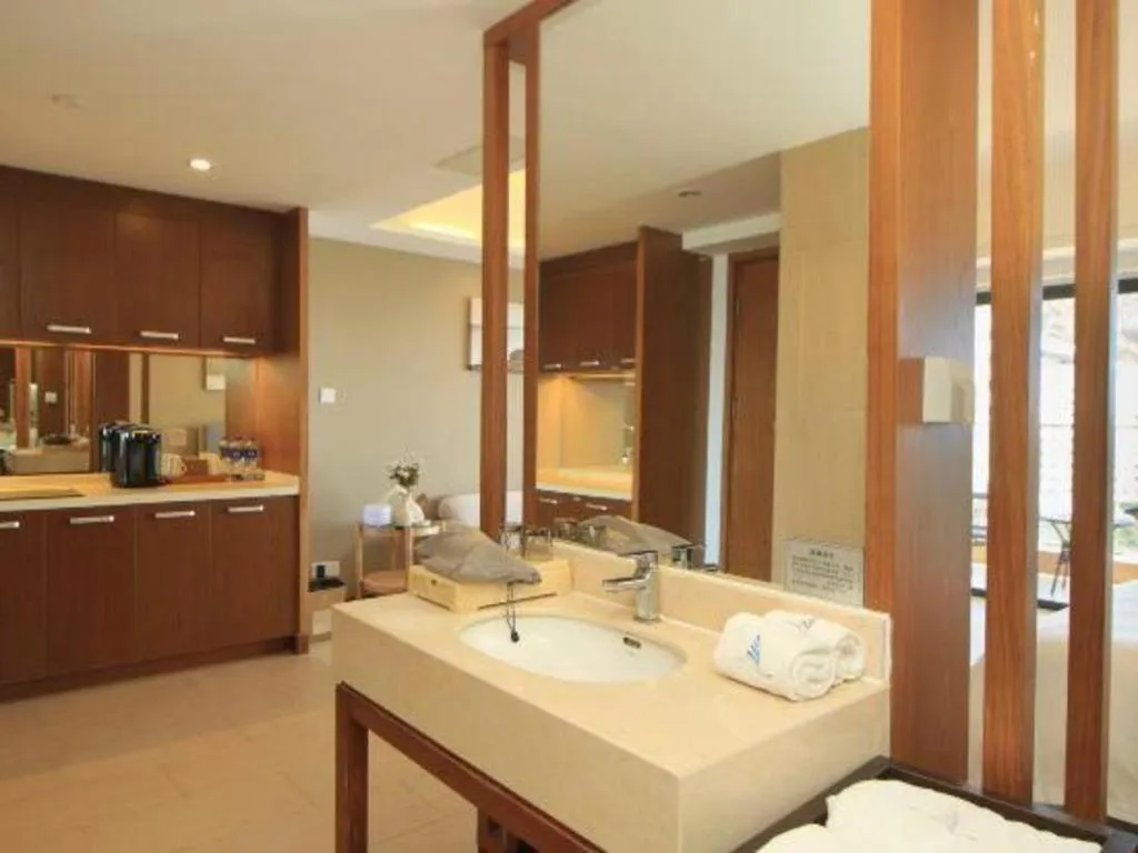 Island Skylight Resort