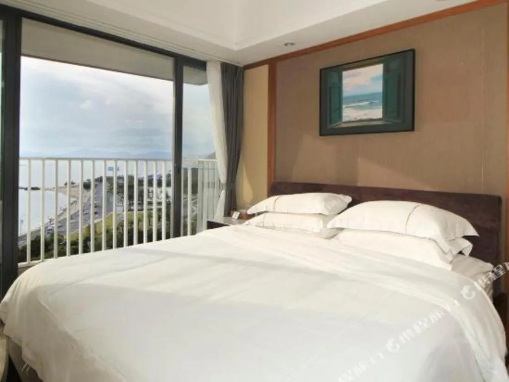 Bed in Island Skylight Resort