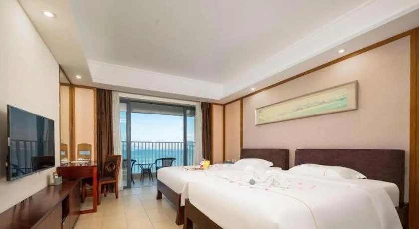 Bed in Island Skylight Resort