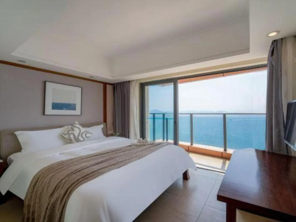 Bed in Island Skylight Resort