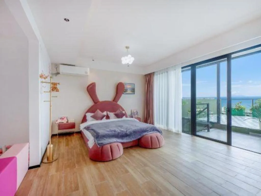 Bed in Island Skylight Resort