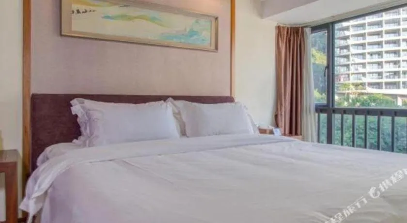 Bed in Island Skylight Resort