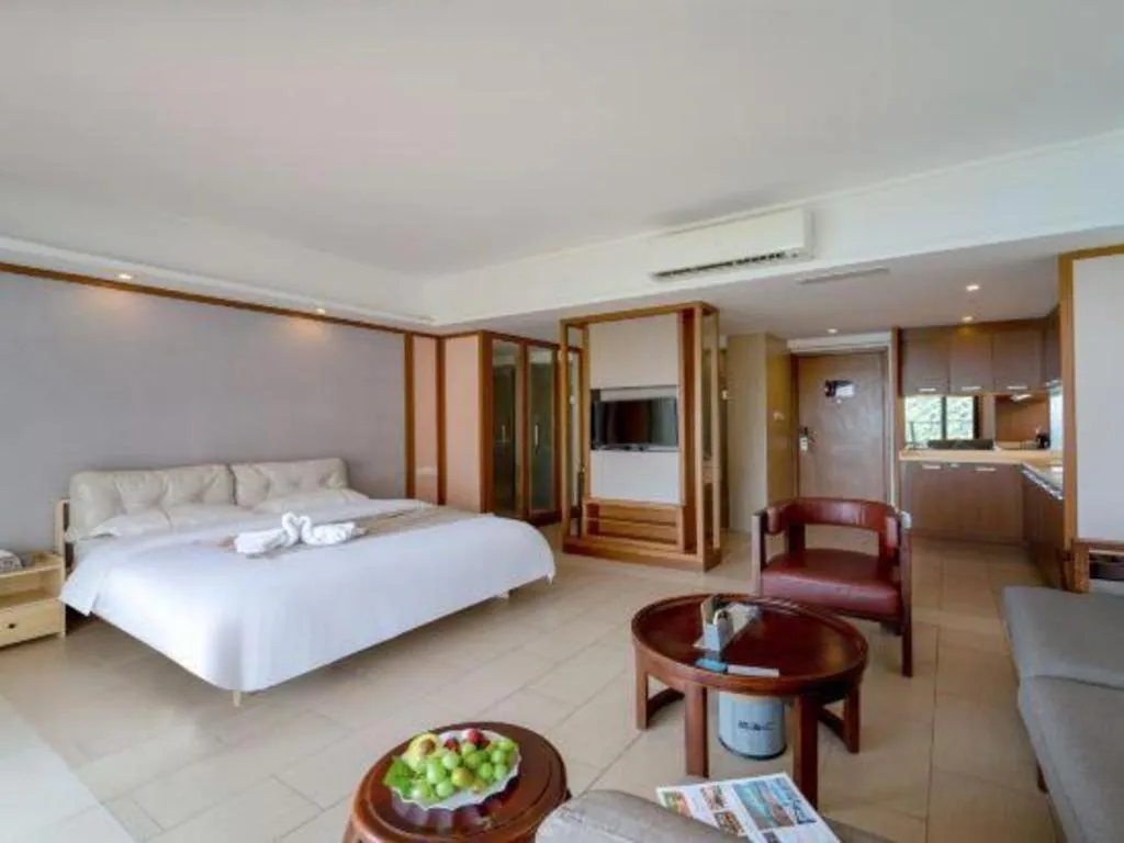 Bed in Island Skylight Resort