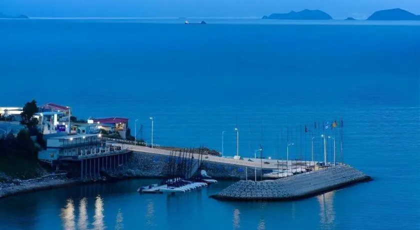 Island Skylight Resort