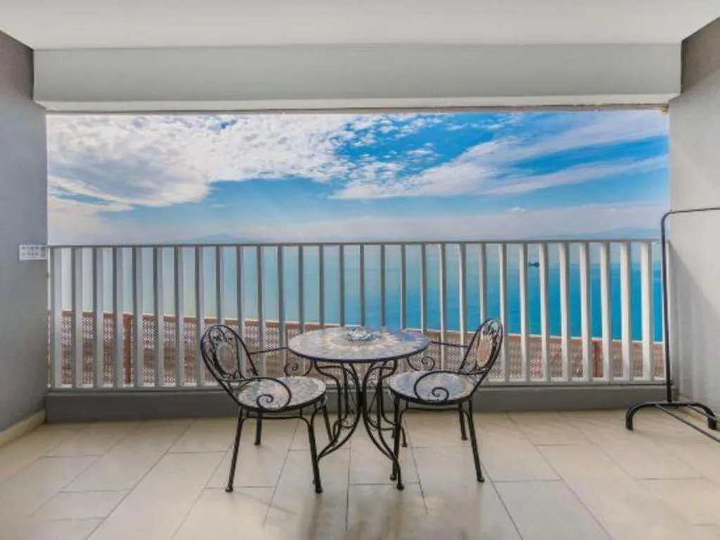 Island Skylight Resort