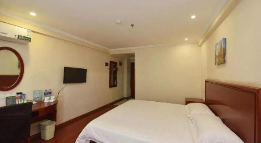 Bed in GreenTree Inn Anhui Yaohai District MingGuang Road Bus Station Express Hotel