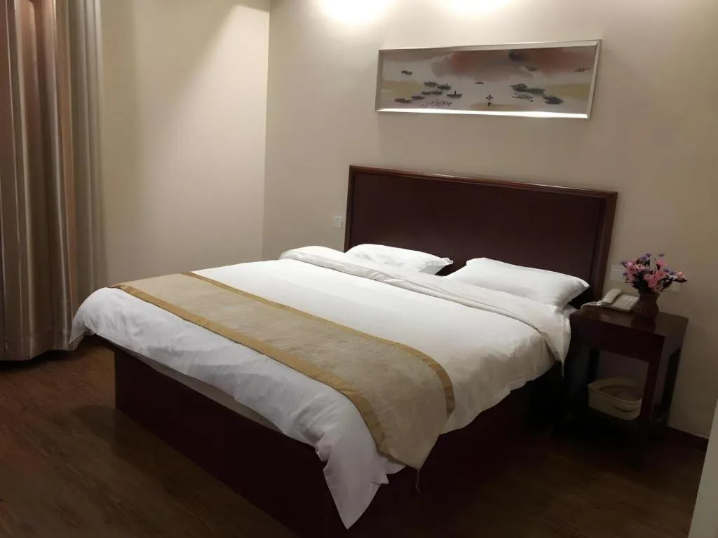 Bed in GreenTree Inn Jiangsu Wuxi New District High Speed Rail Station Newland Family Express Hotel