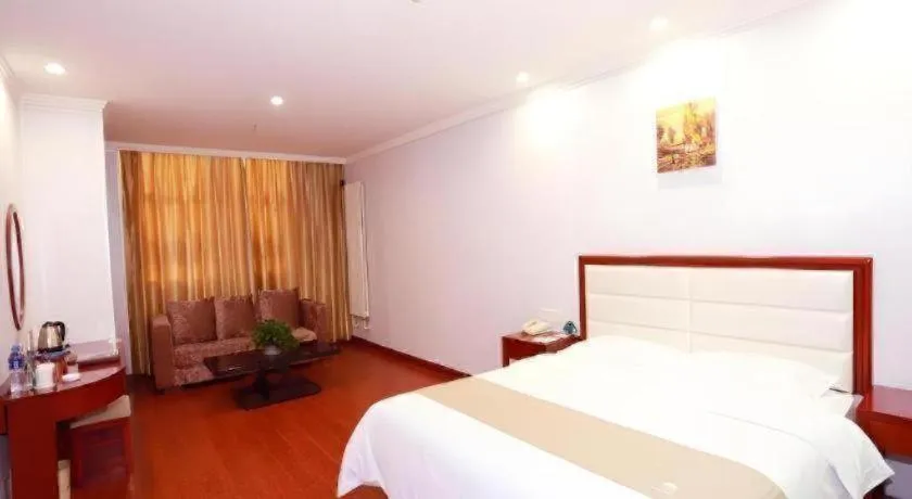 Bed in GreenTree Inn Yinchuan Pedestrian Street East Liqun Street Express Hotel