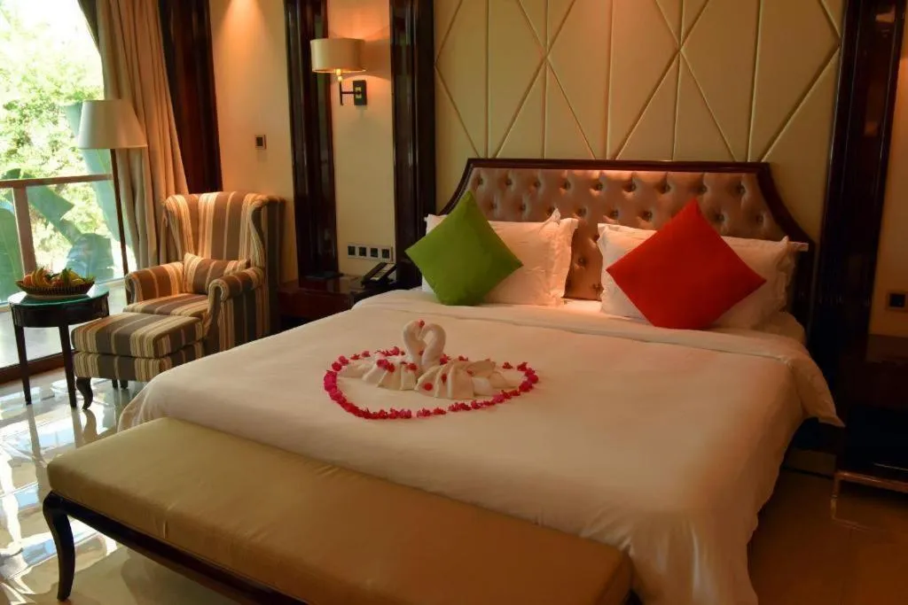 Bed in Jinsha Seaview Hotel Sanya