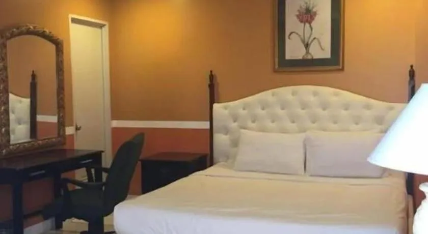 Bed in Dreamwave Resort Laguna