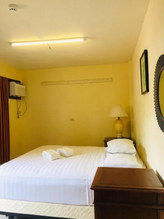 Bed in Dreamwave Resort Laguna