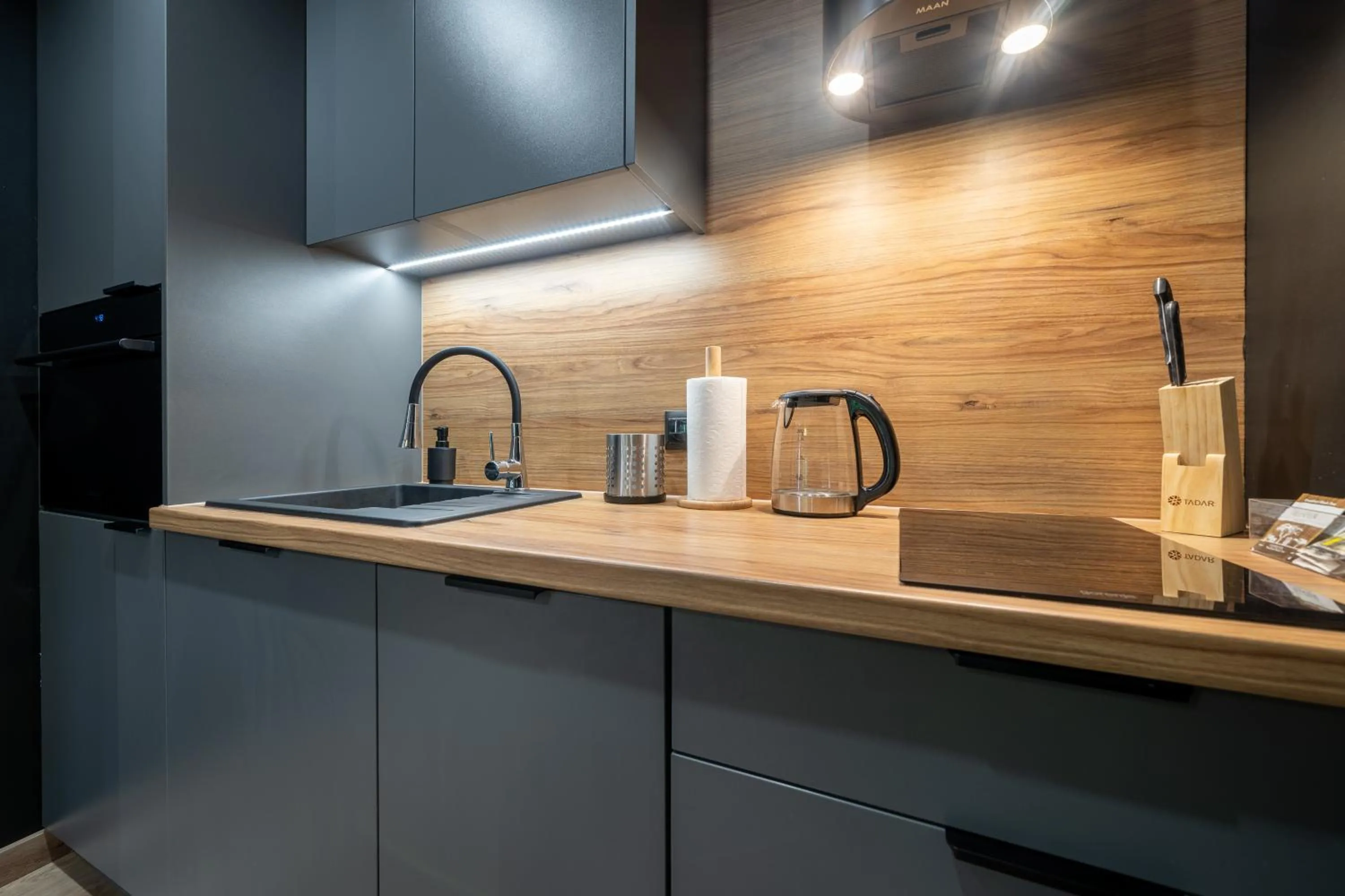 Kitchen or kitchenette in RentPlanet - Apartament Salwatoriańska