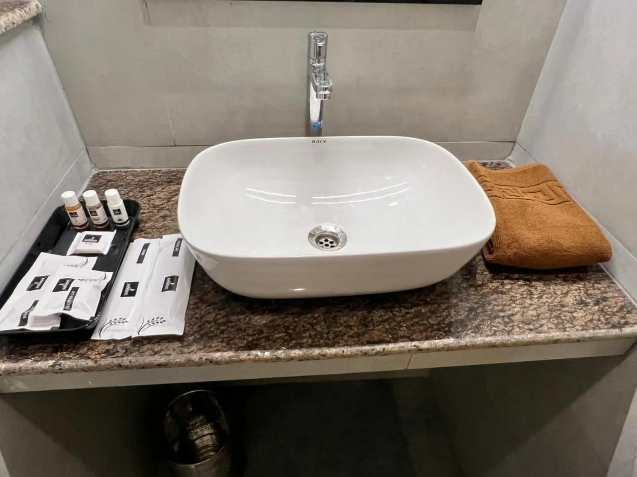 Toilet in Hotel Sunlight