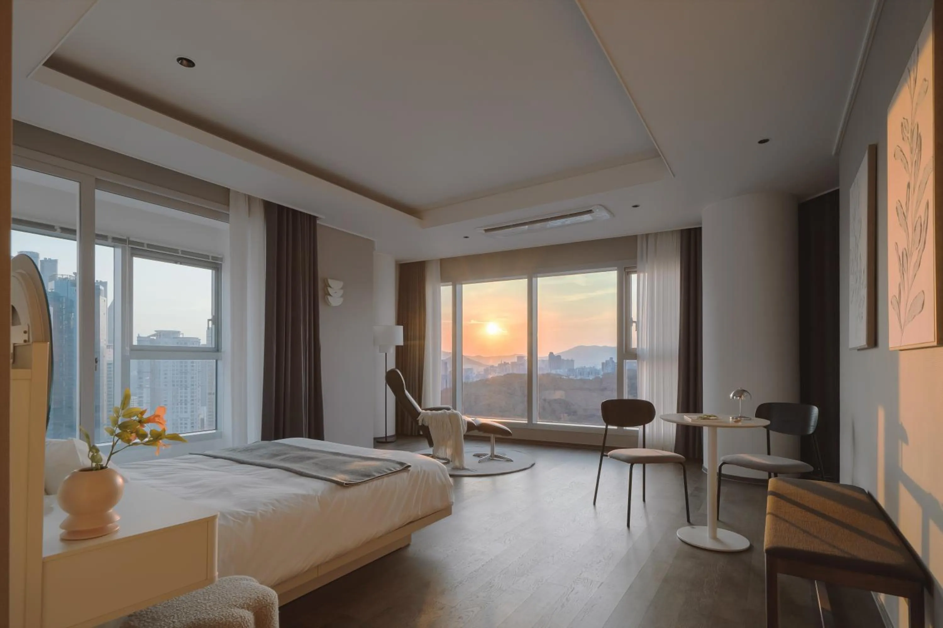 Bed in Le Collective Haeundae Paragraf