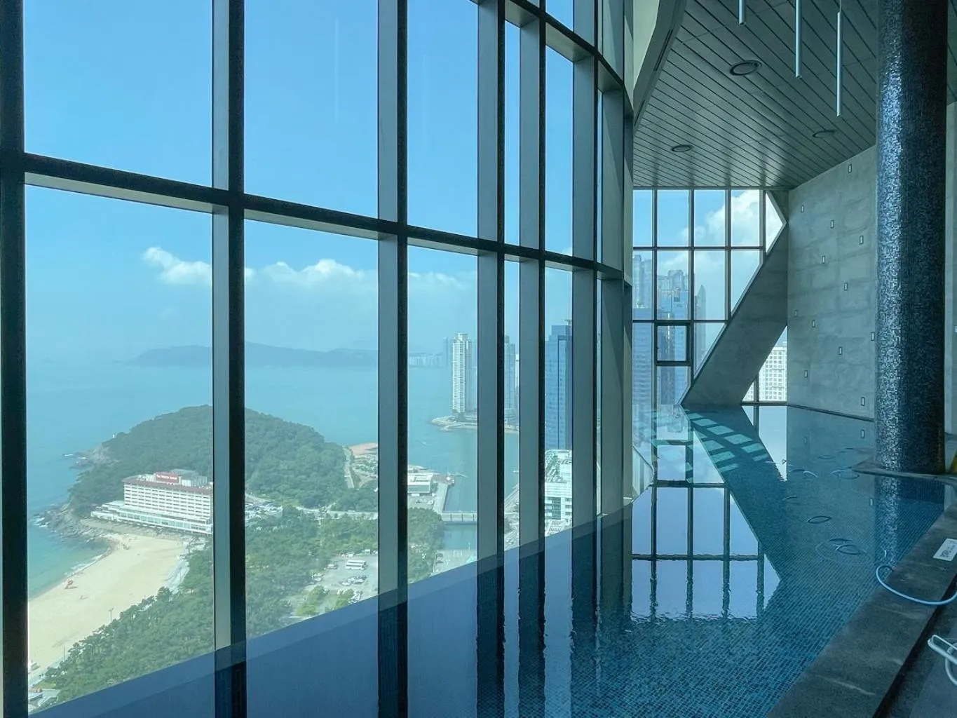 Swimming pool in Le Collective Haeundae Paragraf