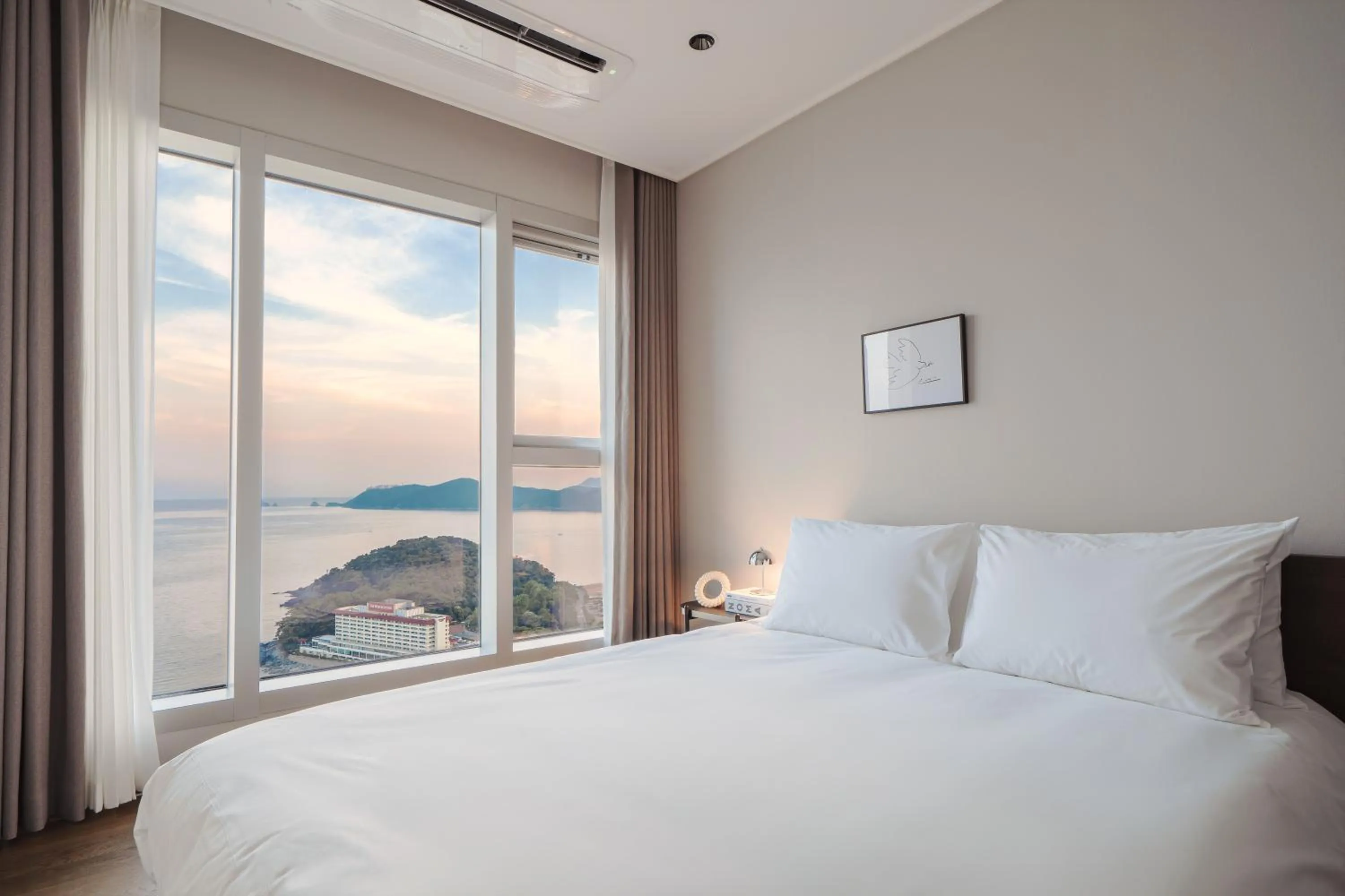 Bed in Le Collective Haeundae Paragraf