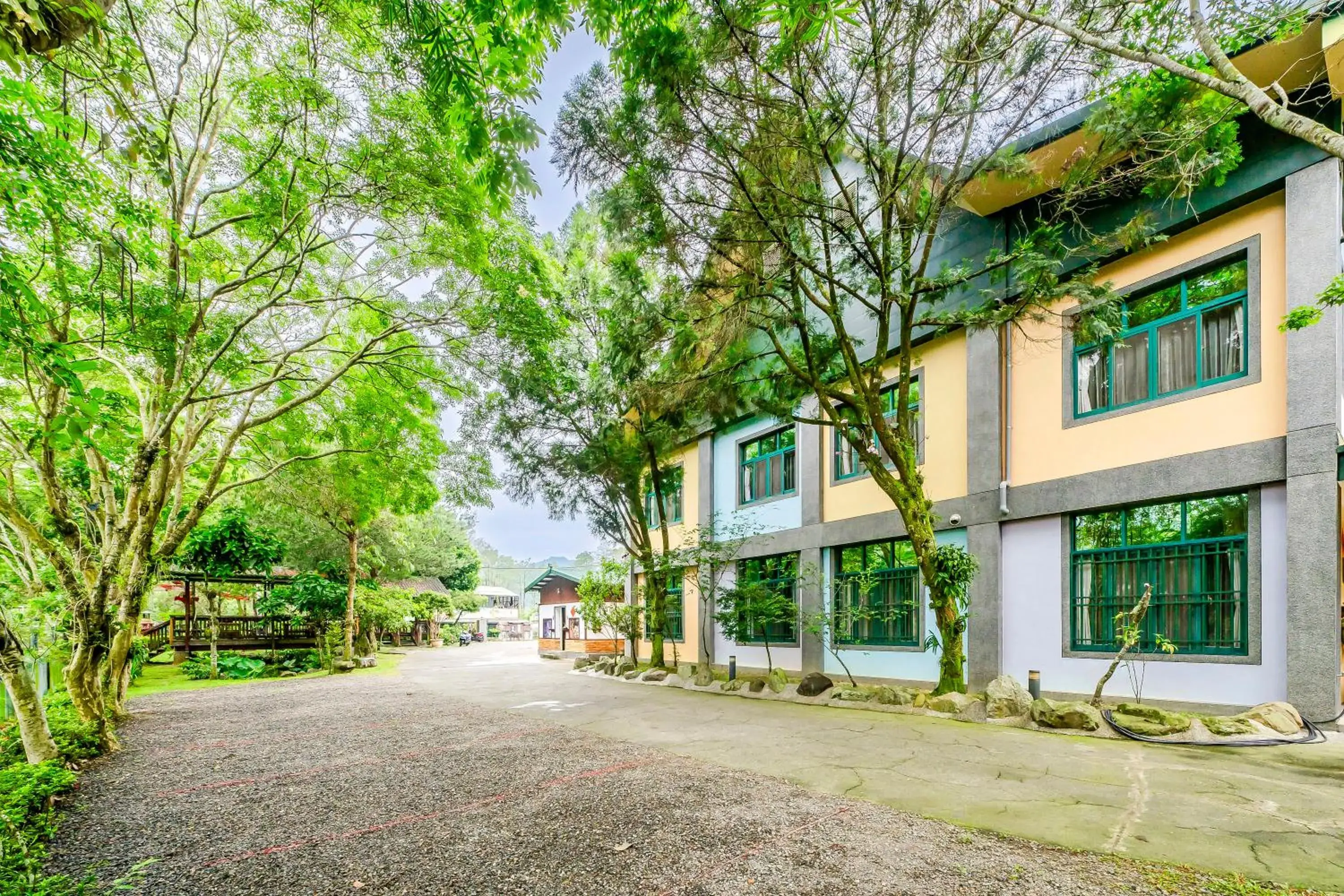 Property building in Green House Property building in Green House