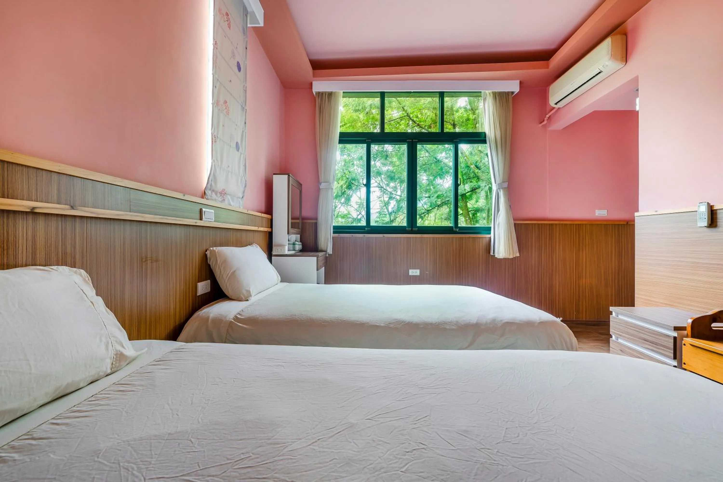 Bedroom, Bed in Green House