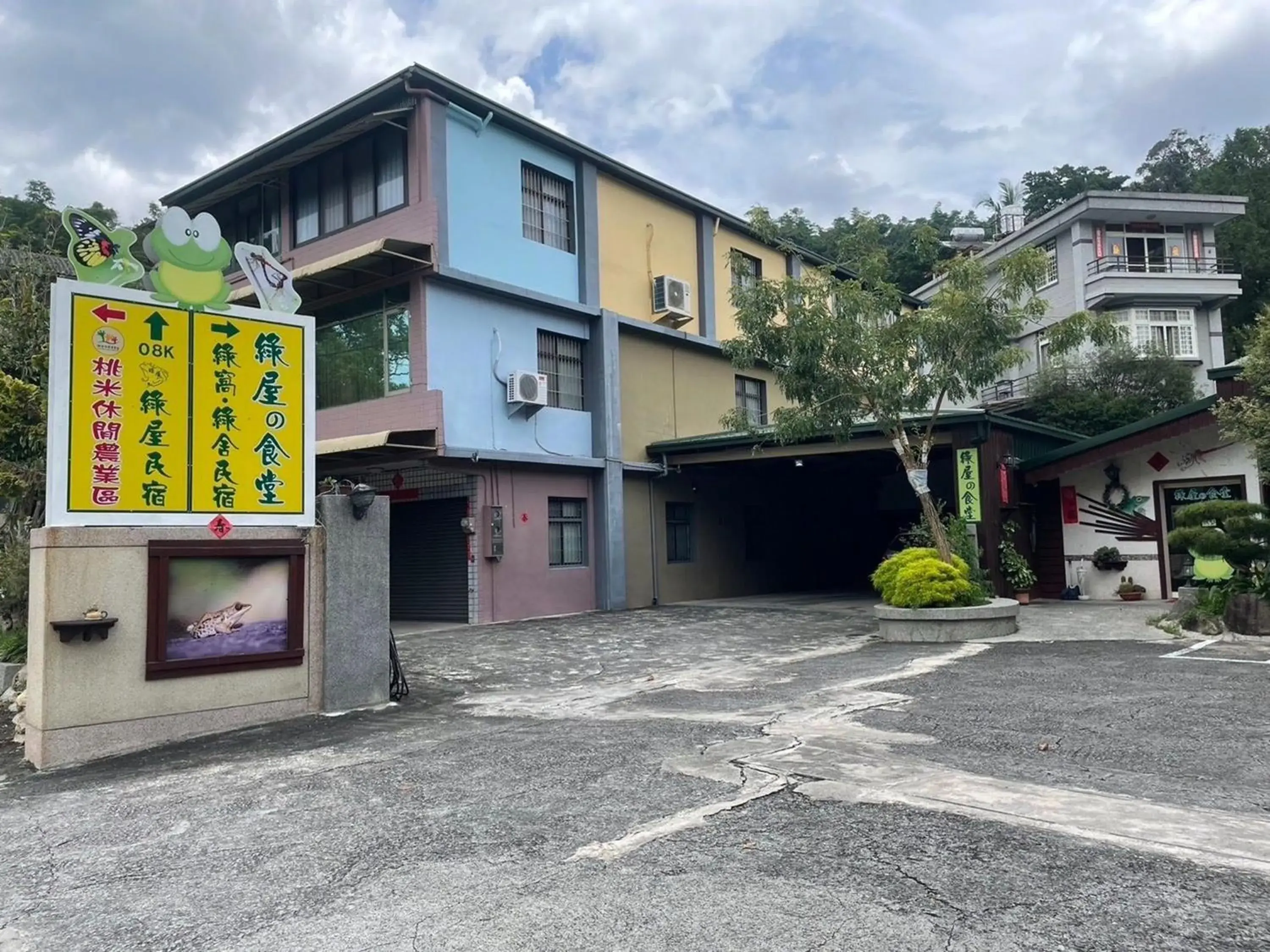 Property building in Green House Property building in Green House